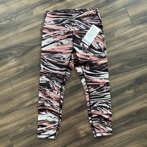 NWT Lululemon wunder under 25”
